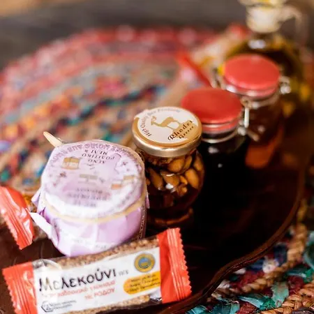 Hara's Traditional Detached House In Malona