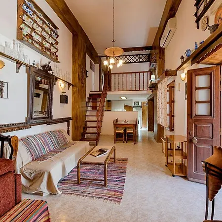 Hara's Traditional Detached House In Malona Malona Village