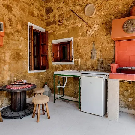 Holiday home Hara's Traditional Detached House In Malona