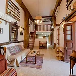 Hara's Traditional Detached House In Malona Malona Village