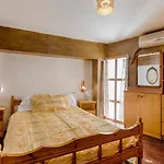 Hara's Traditional Detached House In Malona * Malona Village