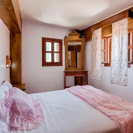 Hara's Traditional Detached House In Malona Malona Village