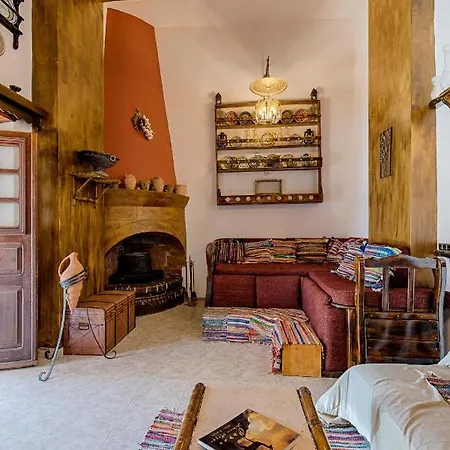 Hara's Traditional Detached House In Malona Vakantiehuis Malona Village