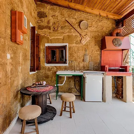 Hara's Traditional Detached House In Malona * Malona Village