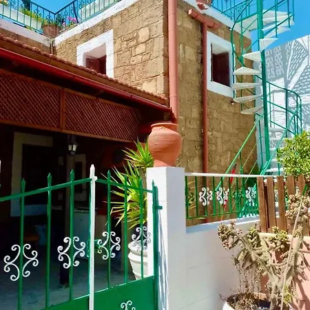 בית נופש Hara's Traditional Detached House In Malona