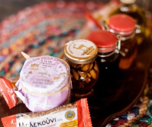 Hara's Traditional Detached House In Malona