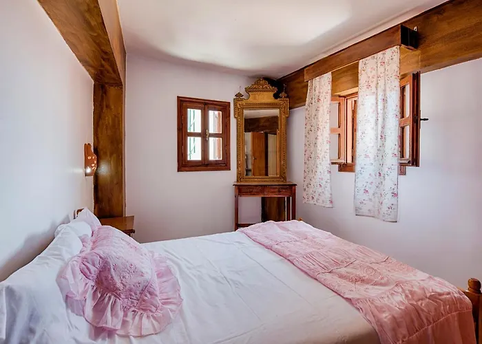 Hara's Traditional Detached House In Malona Malona Village