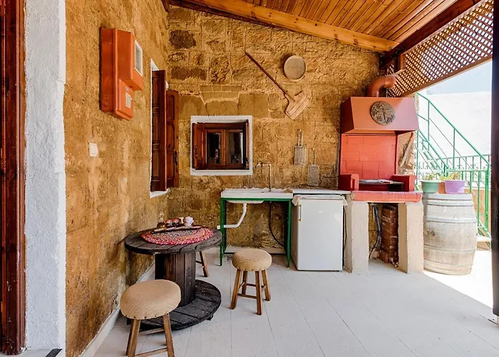 Hara's Traditional Detached House In Malona * Malona Village