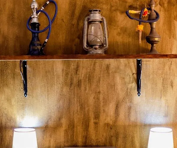 Hara's Traditional Detached House In Malona