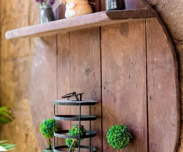 Hara's Traditional Detached House In Malona 펜션 *