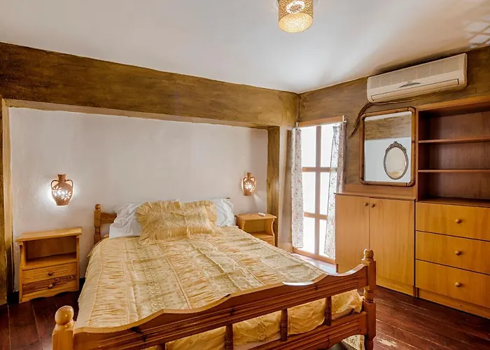 Hara's Traditional Detached House In Malona * Malona Village