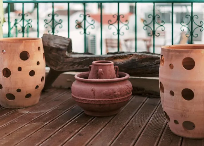 Hara's Traditional Detached House In Malona بيت للعطل