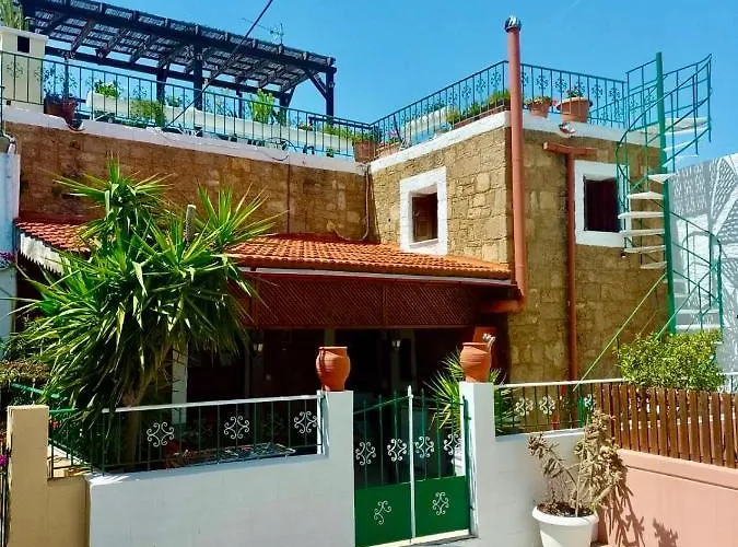 Hara's Traditional Detached House In Malona Malona Village