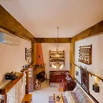 Hara's Traditional Detached House In Malona Malona Village