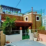 Hara's Traditional Detached House In Malona Malona Village