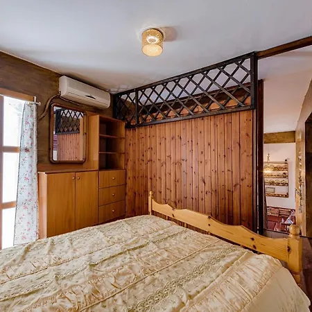 Hara's Traditional Detached House In Malona בית נופש Malona Village