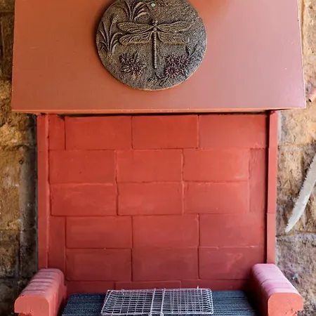 בית נופש Hara's Traditional Detached House In Malona