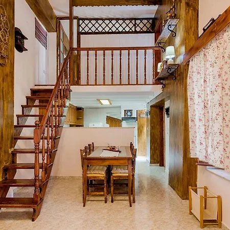 Hara's Traditional Detached House In Malona Malona Village