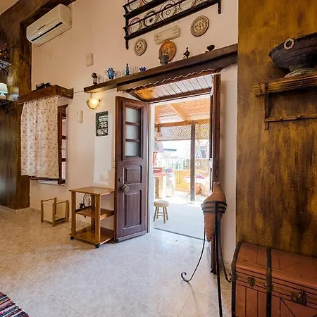Semesterbostad Hara's Traditional Detached House In Malona